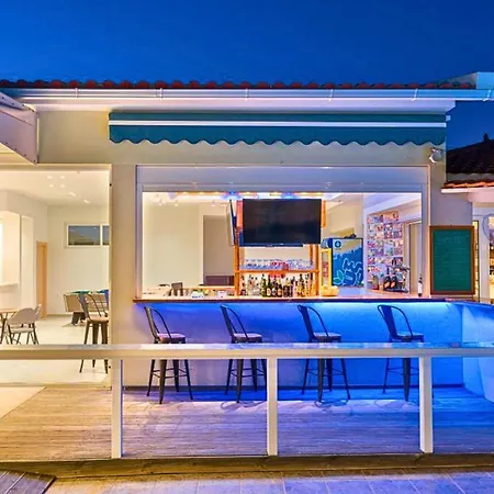 公寓式酒店 Manousis