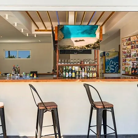 Manousis 公寓式酒店