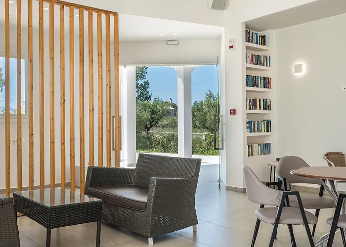 Manousis Aparthotel 3*