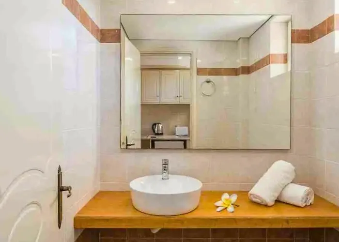 Aparthotel Manousis 3*
