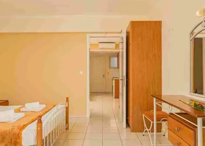 Aparthotel Manousis